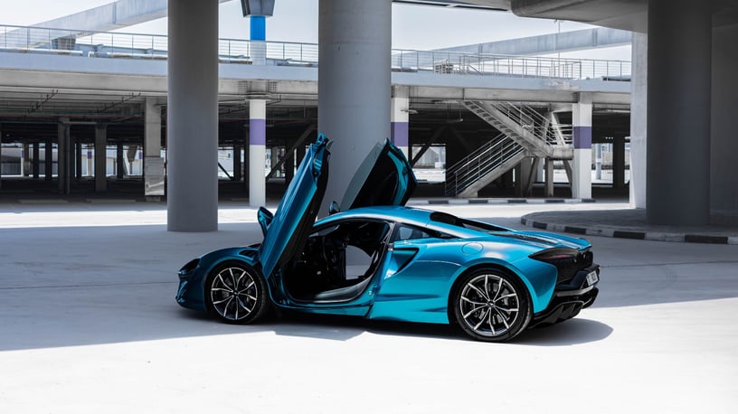 McLaren Artura (Azul), 2023 para alquiler en Dub&aacute;i
