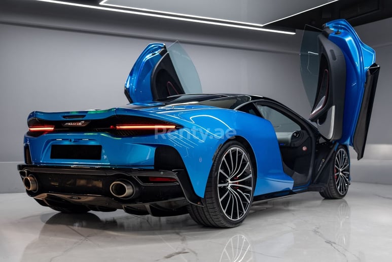 Dubai'de kiralık Mclaren GT (Mavi), 2022