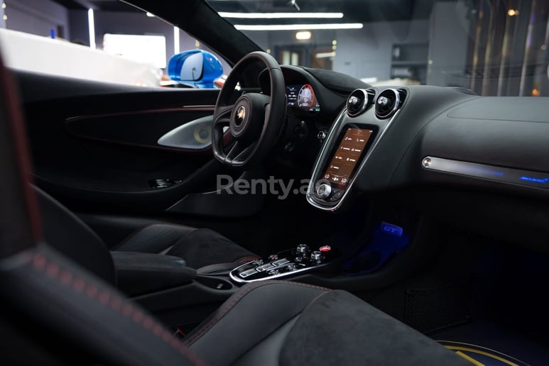 Dubai'de kiralık Mclaren GT (Mavi), 2022