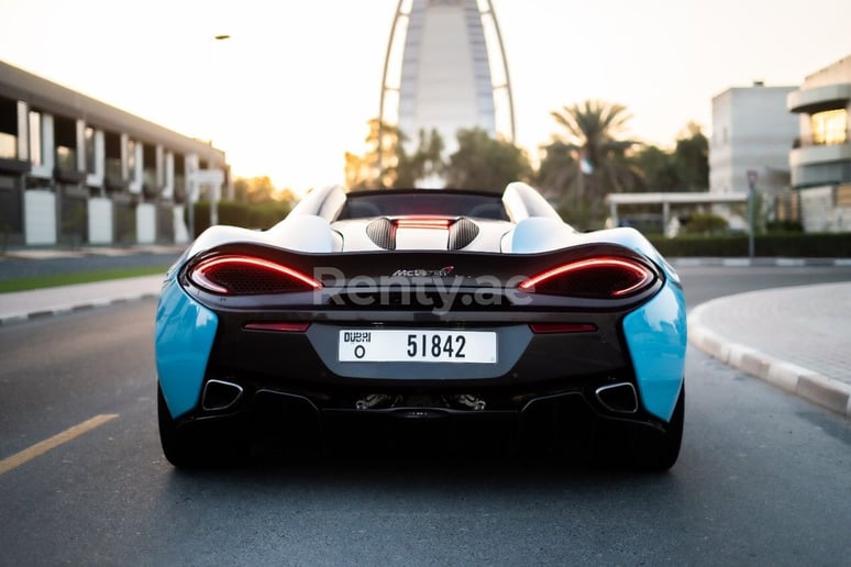 在迪拜 租 迈凯轮570S (蓝色), 2018