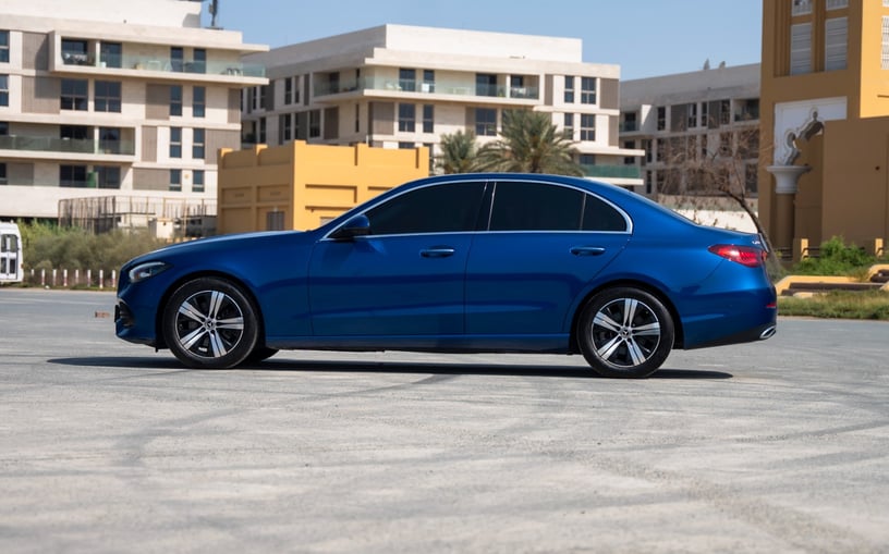 Mercedes C200 (Синий), 2022 для аренды в Рас-эль-Хайме