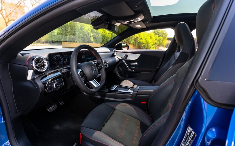 Mercedes CLA200 (Bleue), 2025 &agrave; louer &agrave; Abu Dhabi