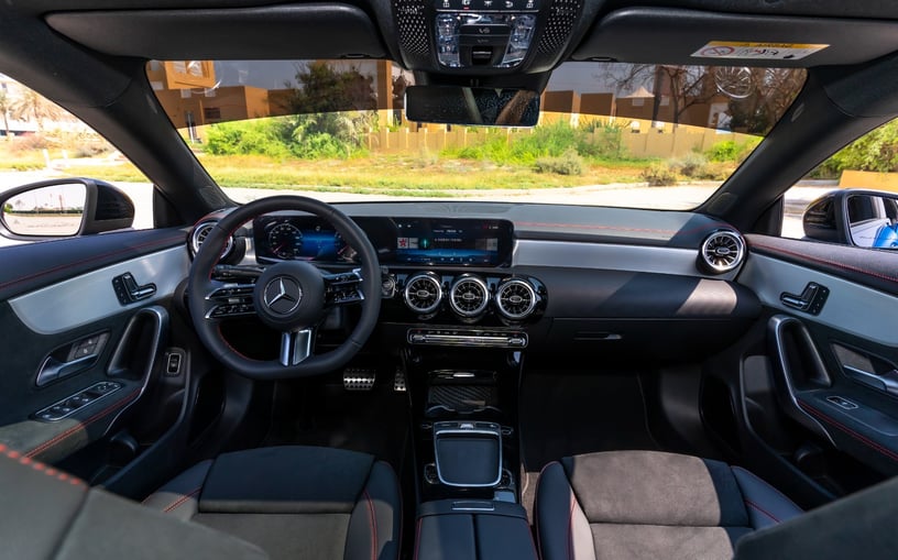 Mercedes CLA200 (Bleue), 2025 &agrave; louer &agrave; Abu Dhabi