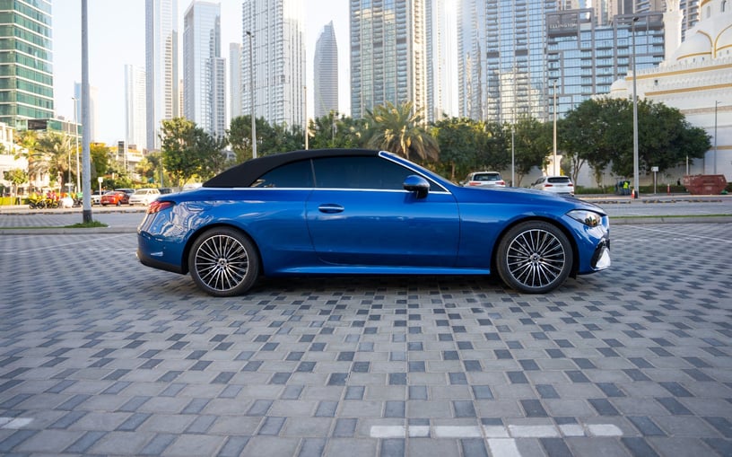 Mercedes CLE 200 AMG cabriolet/convertible (Bleue), 2024 - offres de bail &agrave; Ras Al Khaimah