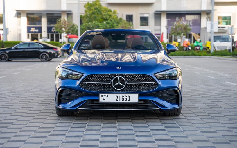 Mercedes CLE 200 AMG cabriolet/convertible (Bleue), 2024 - offres de bail &agrave; Ras Al Khaimah