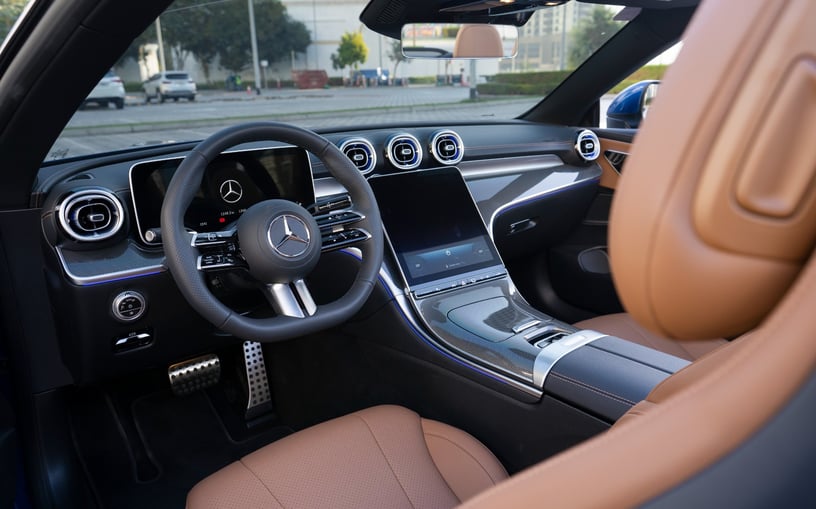 Mercedes CLE 200 AMG cabriolet/convertible (Bleue), 2024 - offres de bail &agrave; Ras Al Khaimah