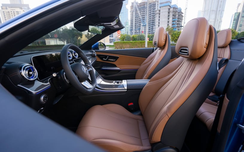 Mercedes CLE 200 AMG cabriolet/convertible (Bleue), 2024 - offres de bail &agrave; Ras Al Khaimah