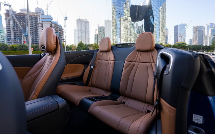 Mercedes CLE 200 AMG cabriolet/convertible (Bleue), 2024 - offres de bail &agrave; Ras Al Khaimah