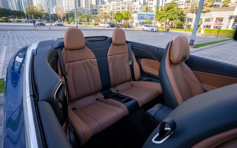 Mercedes CLE 200 AMG cabriolet/convertible (Bleue), 2024 - offres de bail &agrave; Ras Al Khaimah