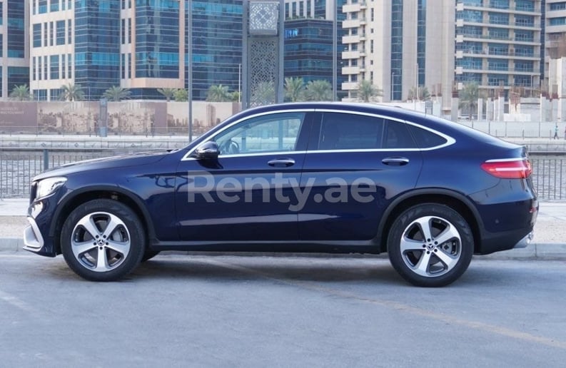 Mercedes GLC Coupe (Azul), 2020 para alquiler en Dub&aacute;i
