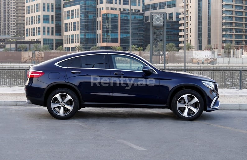 Mercedes GLC Coupe (Azul), 2020 para alquiler en Dub&aacute;i