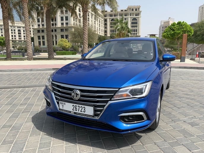 在迪拜 租 MG5 (蓝色), 2025