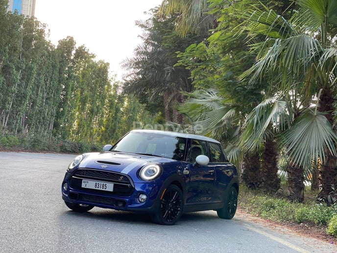 Mini Cooper S (Blu), 2019 in affitto a Dubai