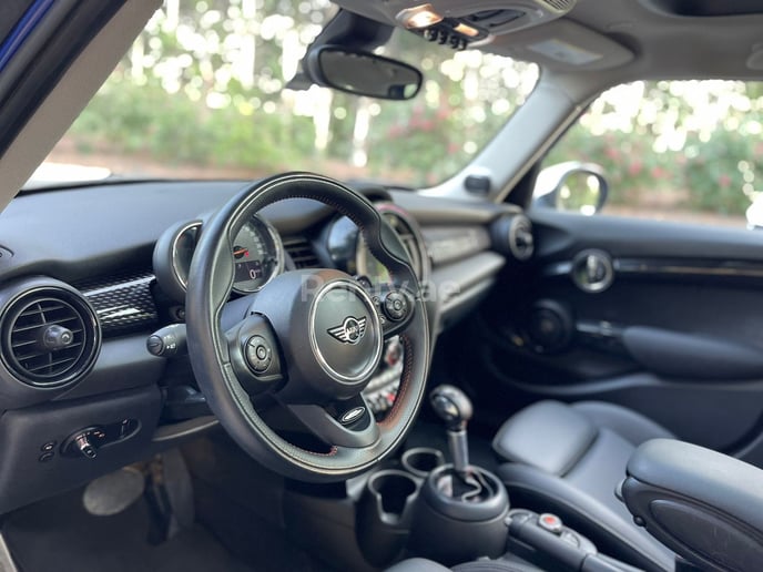 Mini Cooper S (Blu), 2019 in affitto a Dubai