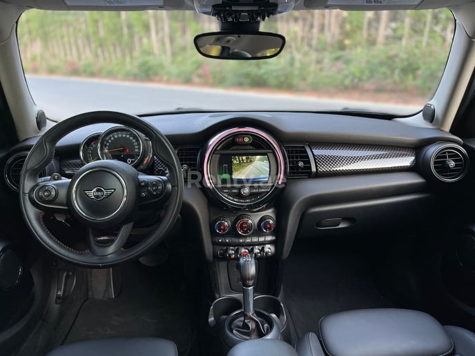 Mini Cooper S (Blu), 2019 in affitto a Dubai
