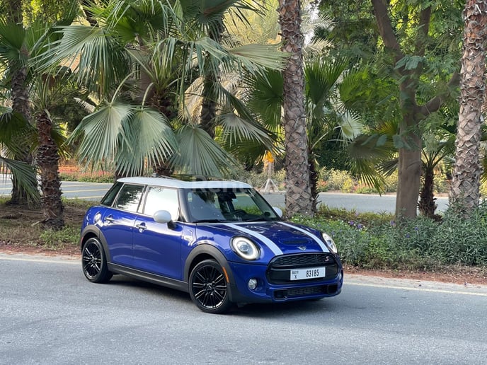 Mini Cooper S (Blu), 2019 in affitto a Dubai