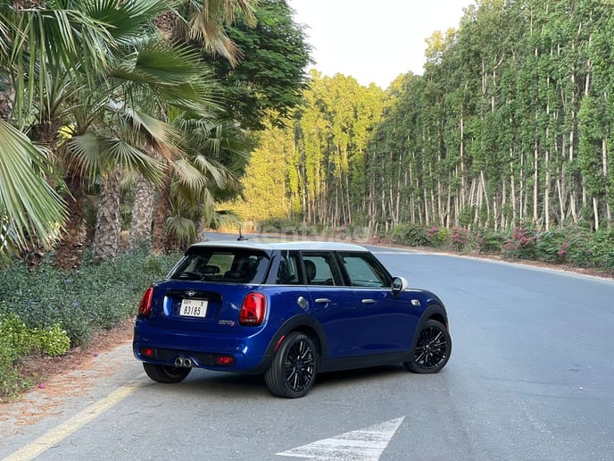Mini Cooper S (Blu), 2019 in affitto a Dubai