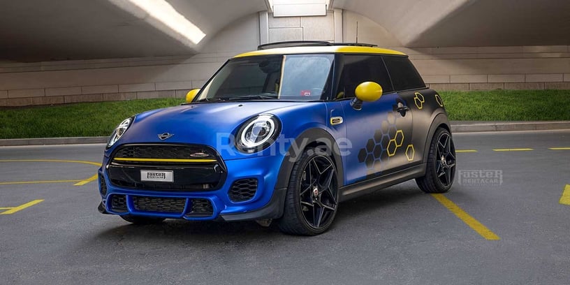 Mini Cooper (Bleue), 2019 &agrave; louer &agrave; Duba&iuml;