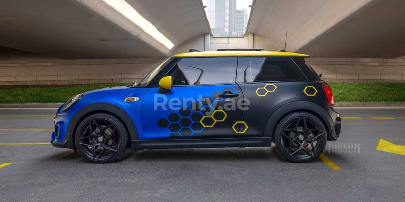 Mini Cooper (Bleue), 2019 &agrave; louer &agrave; Duba&iuml;