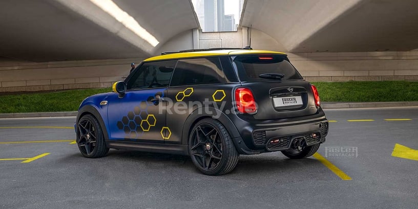 Mini Cooper (Bleue), 2019 &agrave; louer &agrave; Duba&iuml;