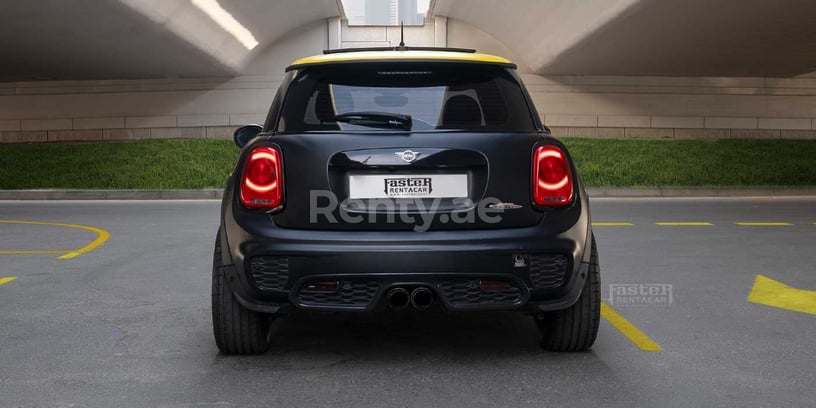 Mini Cooper (Bleue), 2019 &agrave; louer &agrave; Duba&iuml;