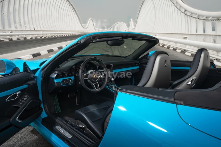 Porsche 911 Carrera cabrio (Синий), 2018 для аренды в Дубай 4
