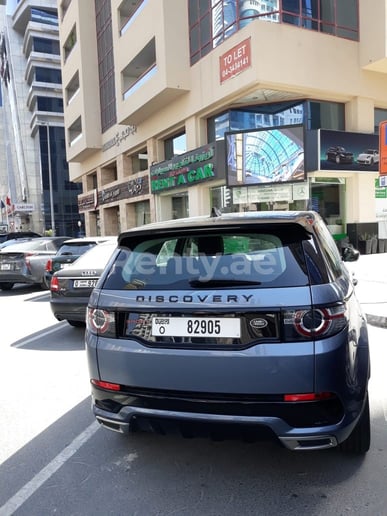 Dubai'de kiralık Range Rover Discovery (Mavi), 2019