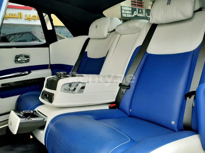 Rolls Royce Ghost Black Badge (Синий), 2019 для аренды в Дубай