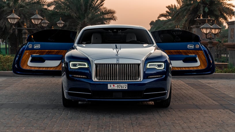 Abu Dabi'de kiralık Rolls Royce Wraith (Mavi), 2019