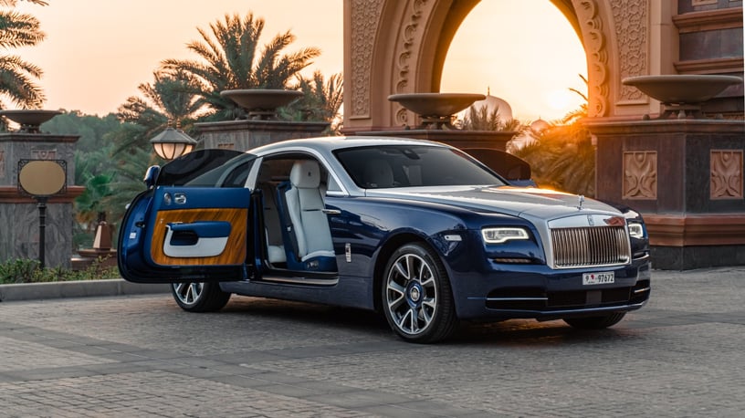Abu Dabi'de kiralık Rolls Royce Wraith (Mavi), 2019