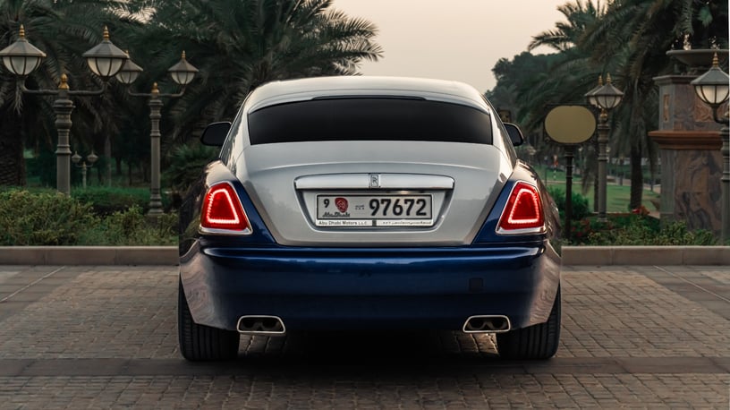 Abu Dabi'de kiralık Rolls Royce Wraith (Mavi), 2019