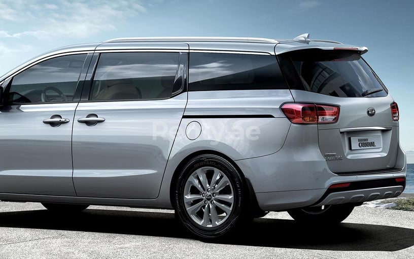 KIA Carnival (Bianco Brillante), 2018 in affitto a Dubai