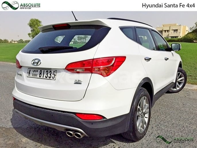 Hyundai Santa Fe (Bronze), 2016  zur Miete in Dubai