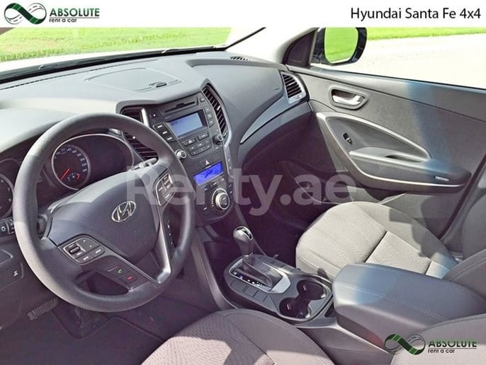 Hyundai Santa Fe (Bronze), 2016  zur Miete in Dubai