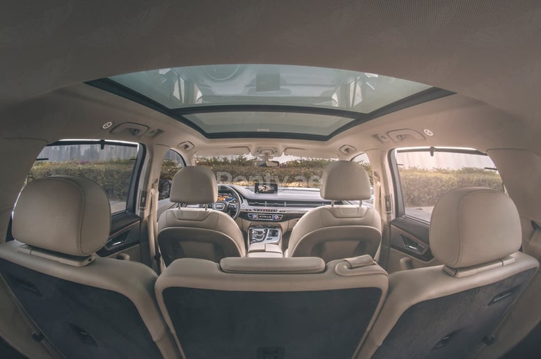 Audi Q7 (Braun), 2018  zur Miete in Sharjah
