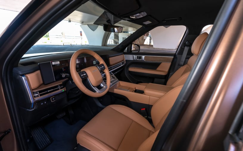 Hyundai Santa Fe (Коричневый), 2025 для аренды в Абу-Даби