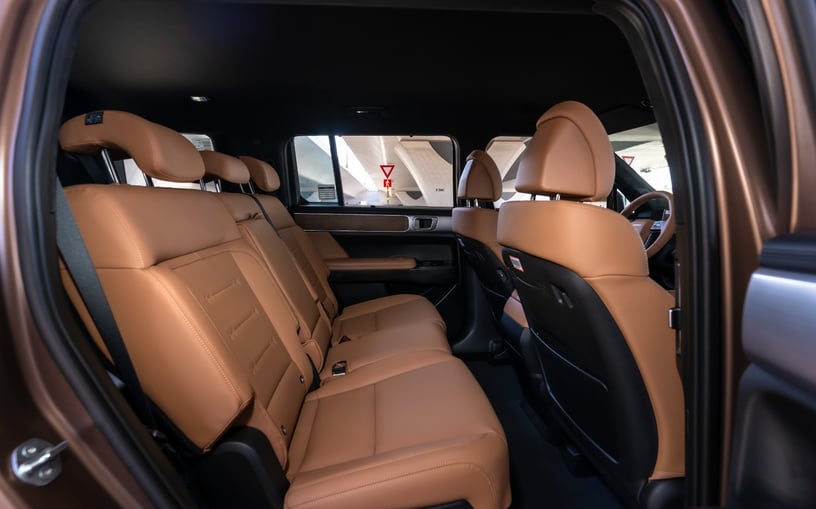 Hyundai Santa Fe (Коричневый), 2025 для аренды в Абу-Даби