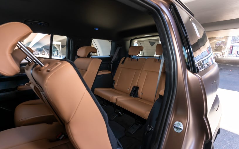 Hyundai Santa Fe (Коричневый), 2025 для аренды в Абу-Даби