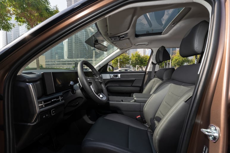 Hyundai Santa Fe (Braun), 2025  zur Miete in Abu Dhabi