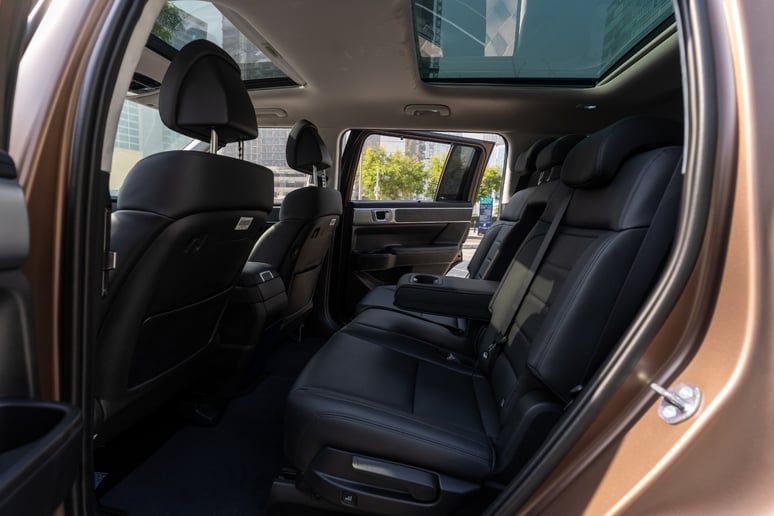 Hyundai Santa Fe (Braun), 2025  zur Miete in Abu Dhabi