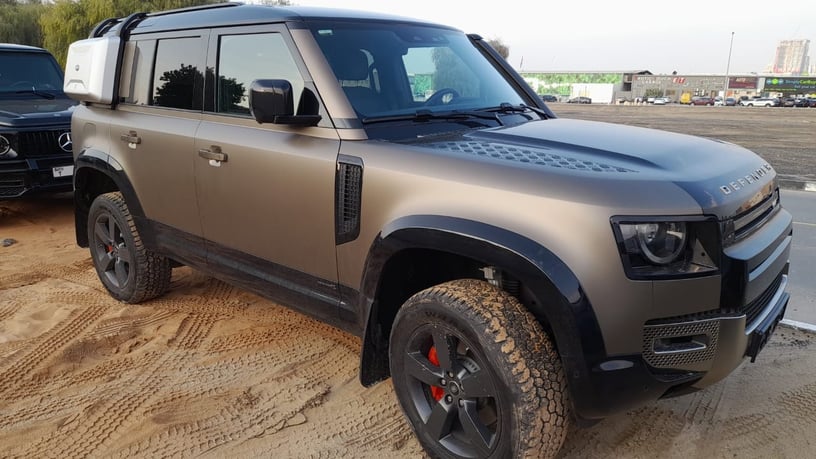 Abu Dabi'de kiralık Range Rover Defender V6 X (Kahverengi), 2021