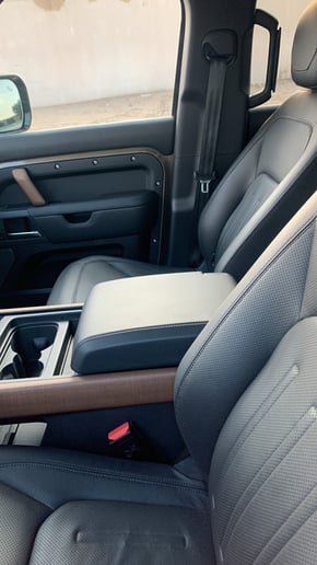 Abu Dabi'de kiralık Range Rover Defender V6 X (Kahverengi), 2021