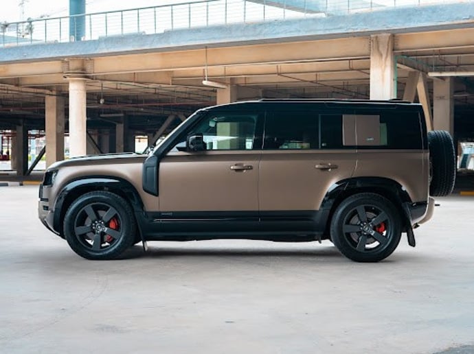 Range Rover Defender V6 X (Brun), 2021 &agrave; louer &agrave; Sharjah