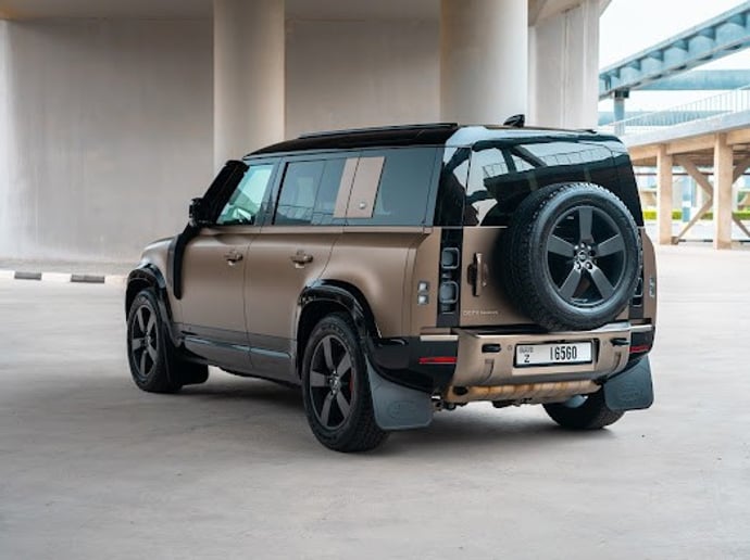Range Rover Defender V6 X (Brun), 2021 &agrave; louer &agrave; Sharjah