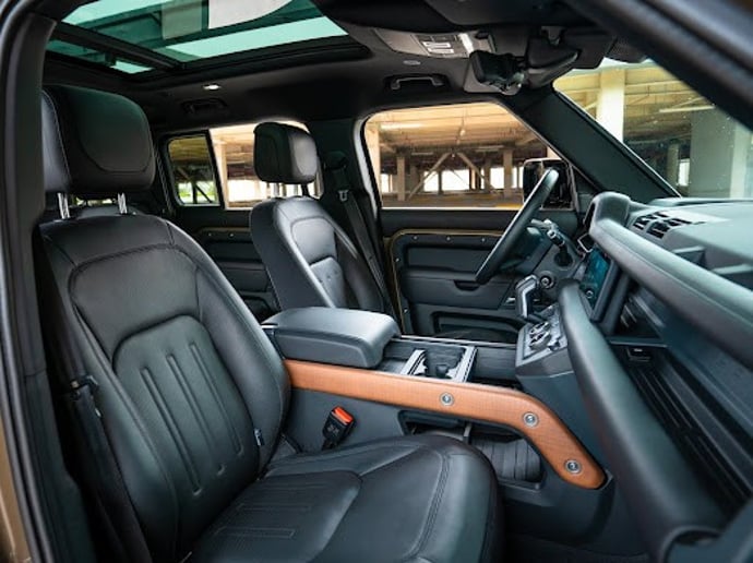 Range Rover Defender V6 X (Brun), 2021 &agrave; louer &agrave; Sharjah
