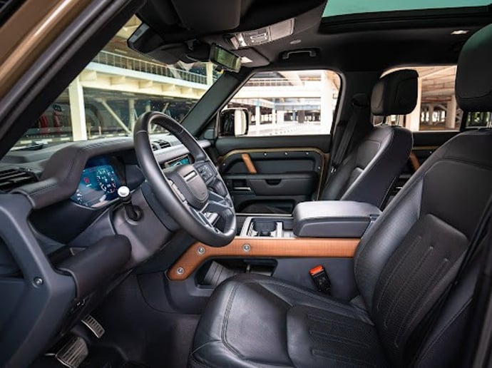 Range Rover Defender V6 X (Brun), 2021 &agrave; louer &agrave; Sharjah
