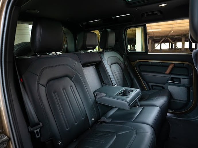 Range Rover Defender V6 X (Brun), 2021 &agrave; louer &agrave; Sharjah