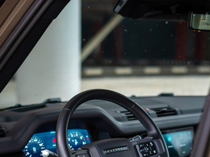 Range Rover Defender V6 X (Brun), 2021 &agrave; louer &agrave; Sharjah