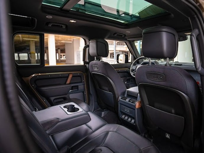 Range Rover Defender V6 X (Brun), 2021 &agrave; louer &agrave; Sharjah