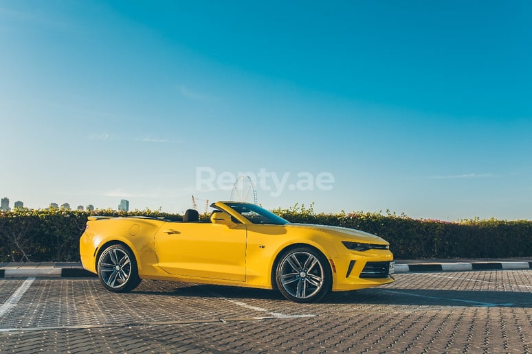 Dubai'de kiralık Chevrolet Camaro (Sarı), 2019